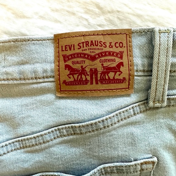 Levi's Women's Ribcage Straight Ankle Jeans - Picture 13 of 16